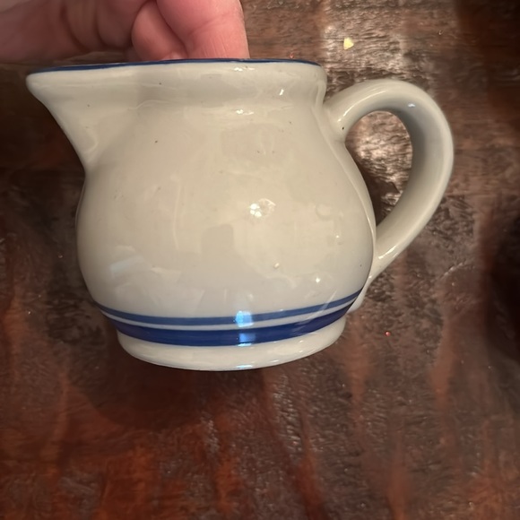 3 piece Beautiful blue and cream pottery tea set - Picture 2 of 12